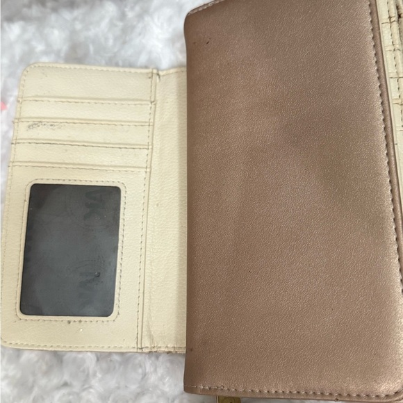 Michael Kors Gold Bag with Signature Monogram - Picture 5 of 12